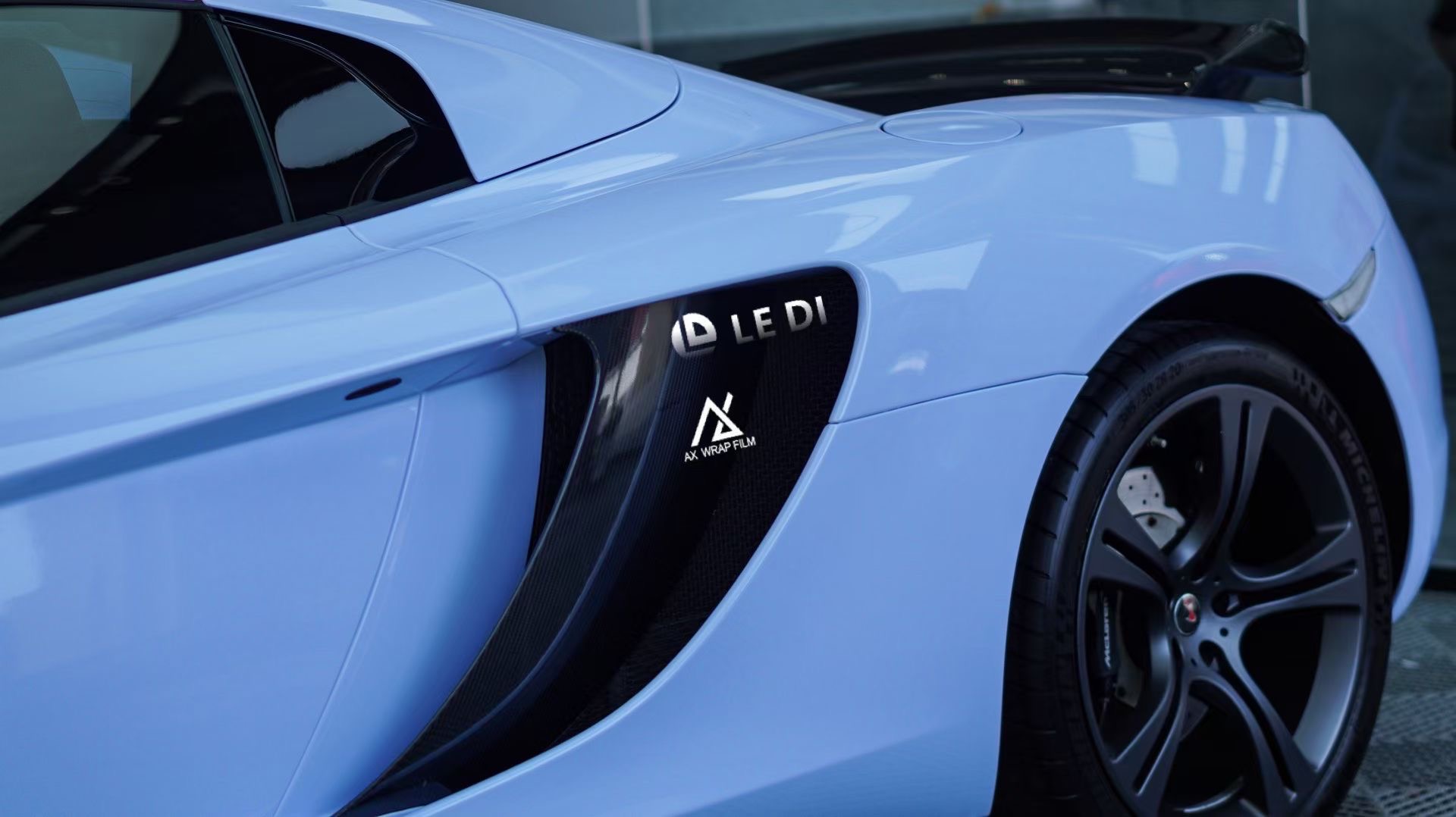 AX WRAP FILM GLOSS MISTY BLUE – XANH SƯƠNG BÓNG MCLAREN