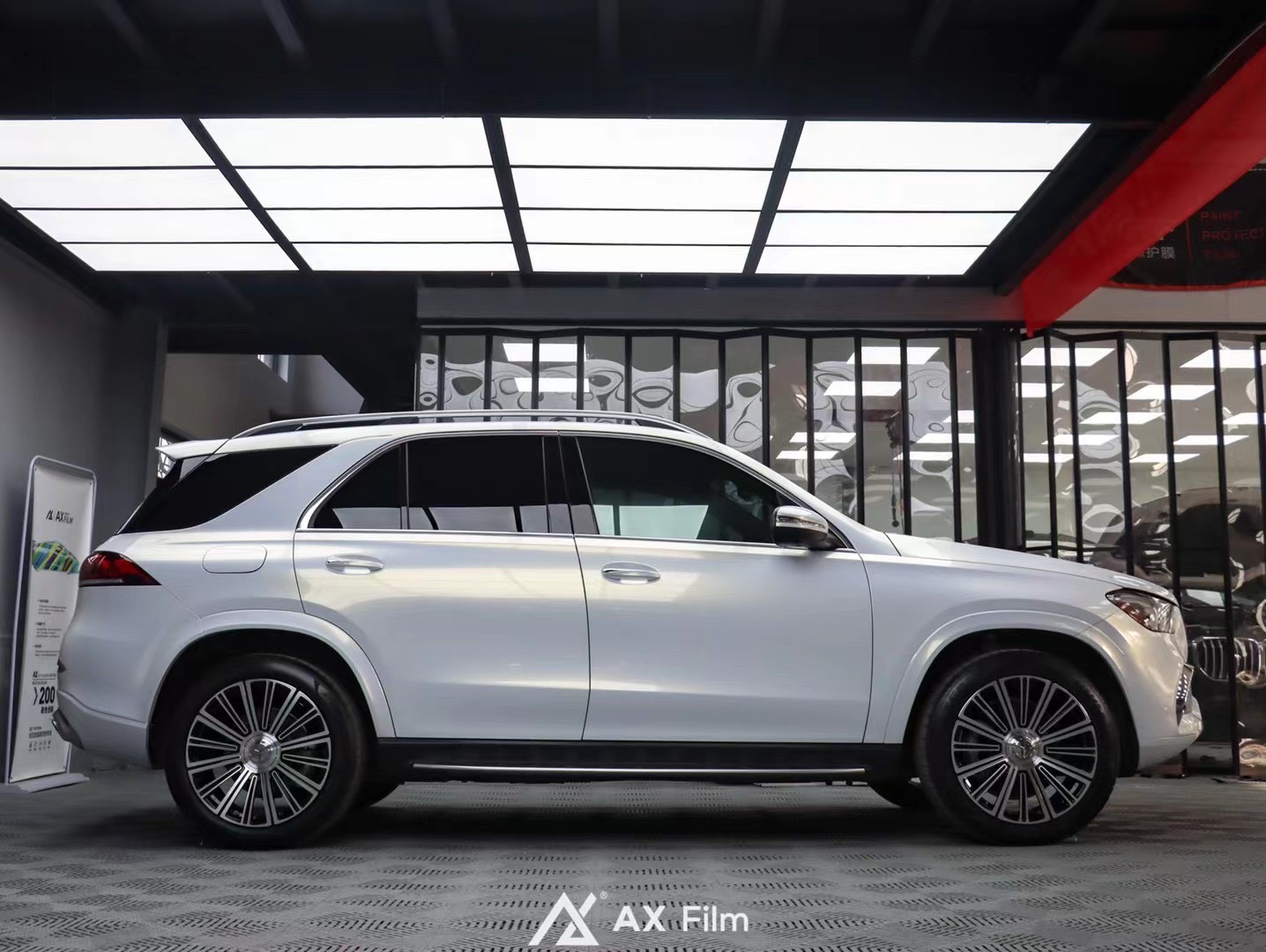 AX WRAP FILM PEARL WHITE IRIDESCENT GOLD - TRẮNG NGỌC TRAI ÁNH VÀNG MERCEDES