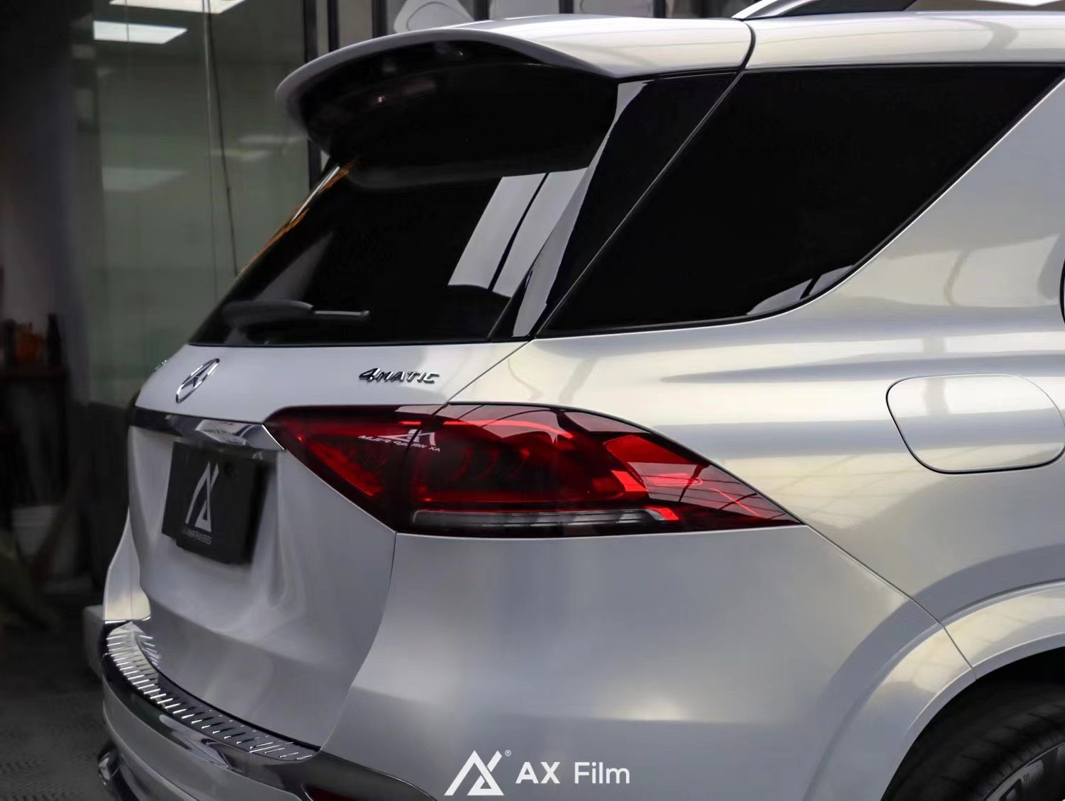 AX WRAP FILM PEARL WHITE IRIDESCENT GOLD - TRẮNG NGỌC TRAI ÁNH VÀNG MERCEDES